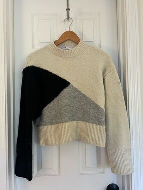 Zara Colorblock Crewneck Sweater in Cream, Black & Gray